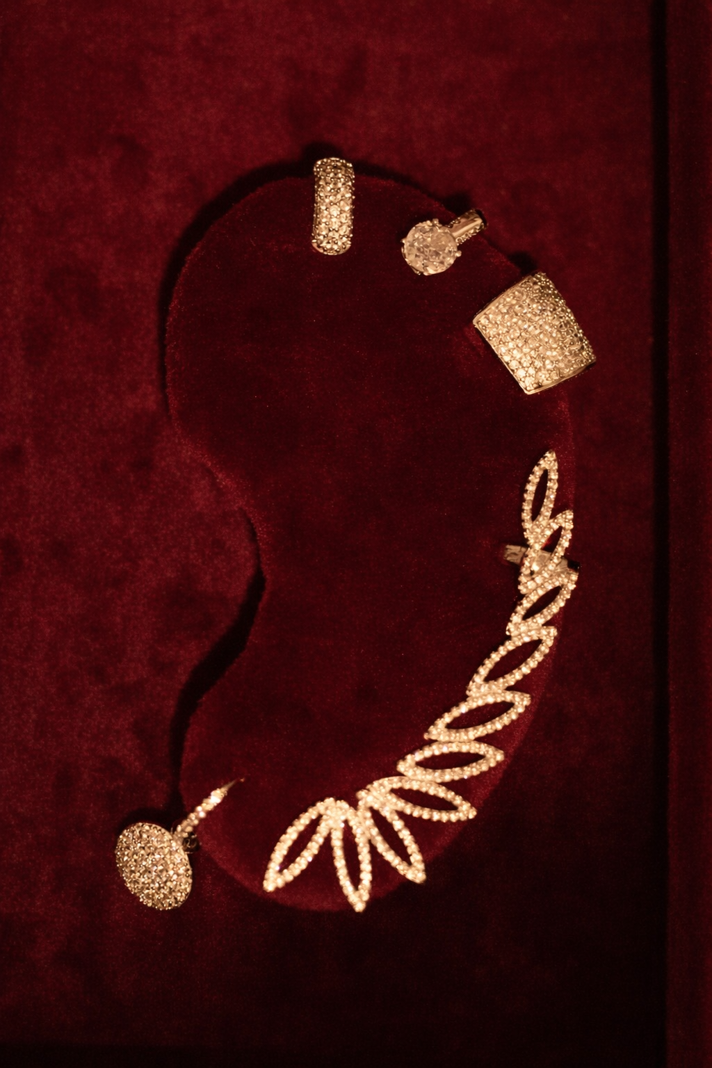 How to Wear an Ear Cuff Without Piercings
