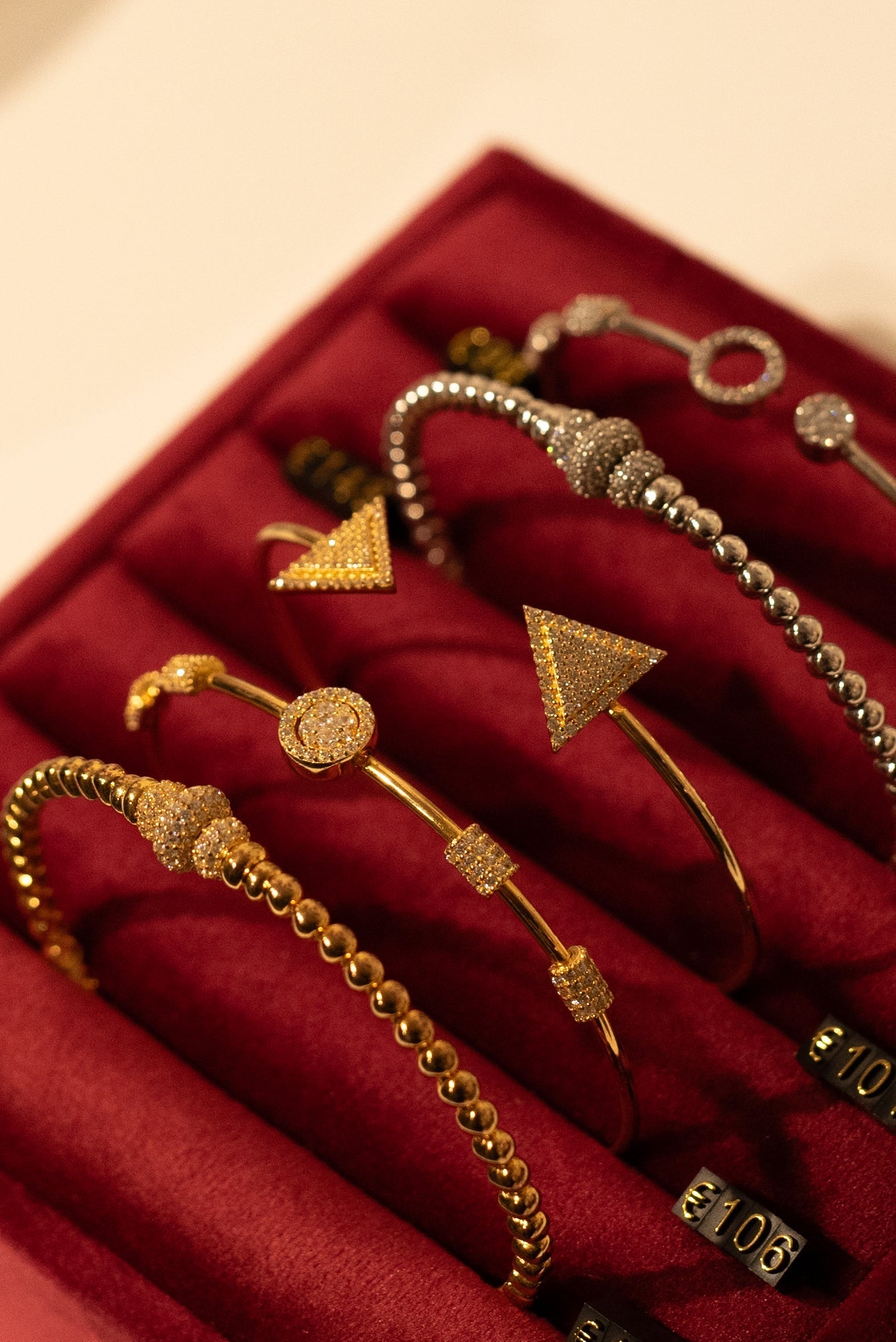 Rhodium plated vs 18K gold plated sterling silver jewelry comparison - Roberta Amsterdam