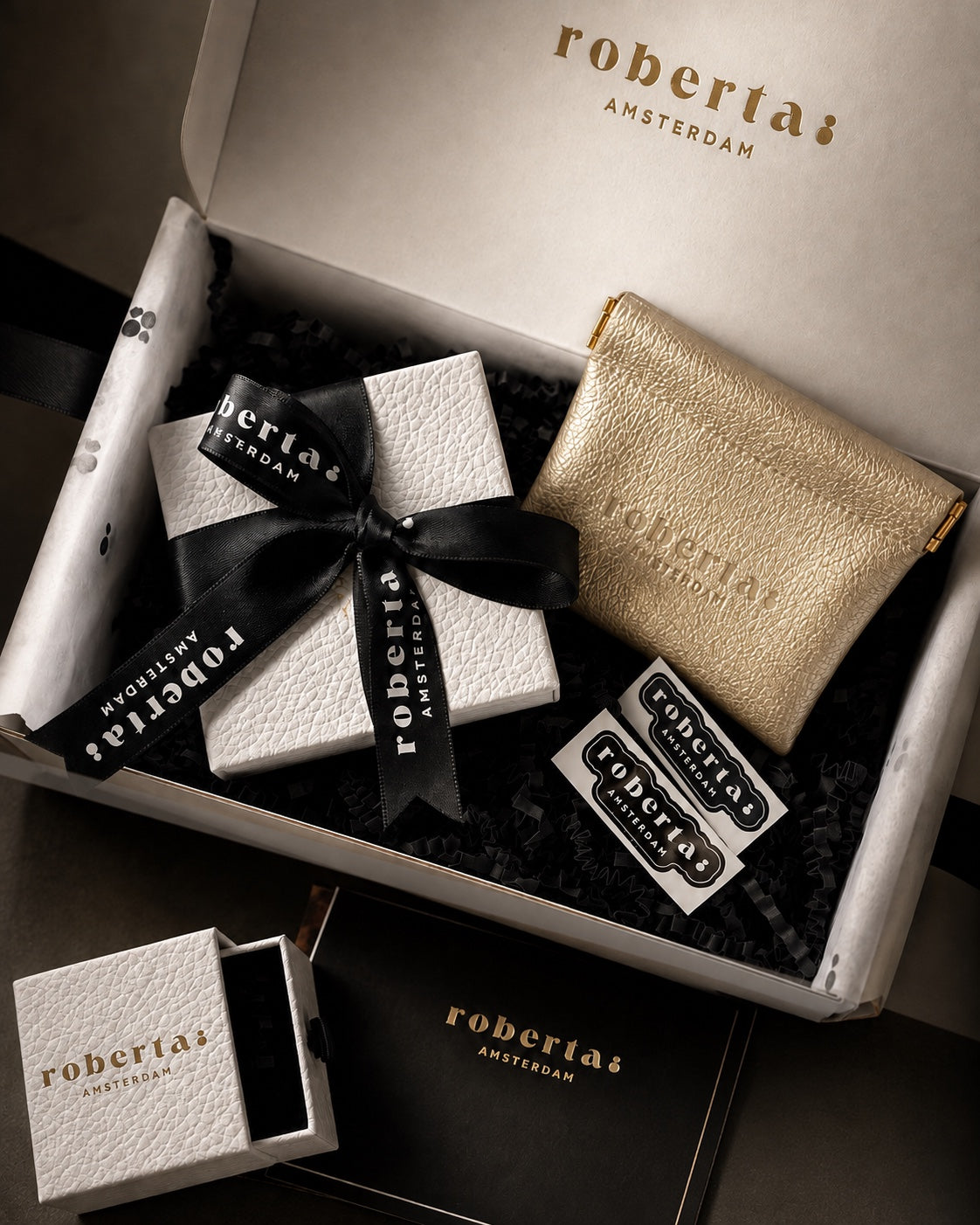 Roberta Amsterdam luxury jewelry packaging with gift box and travel case